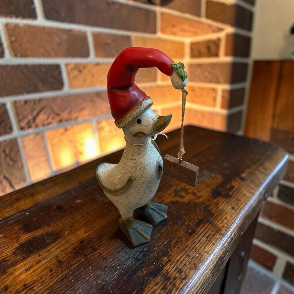 New Christmas Goose Figurine TII Collections Holding “Hug Me” Sign Country 3700